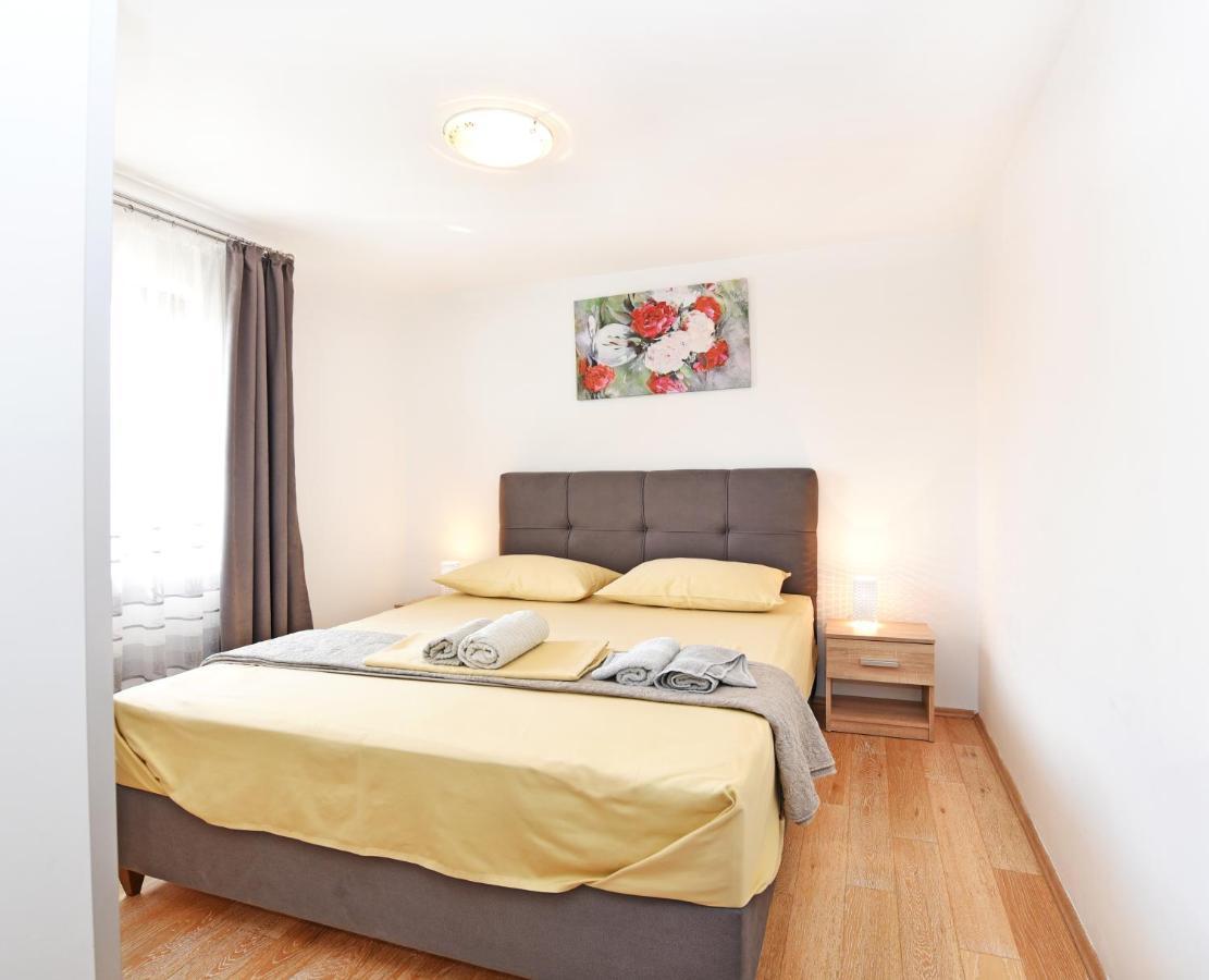 Apartments Mirasol Umag Exterior photo